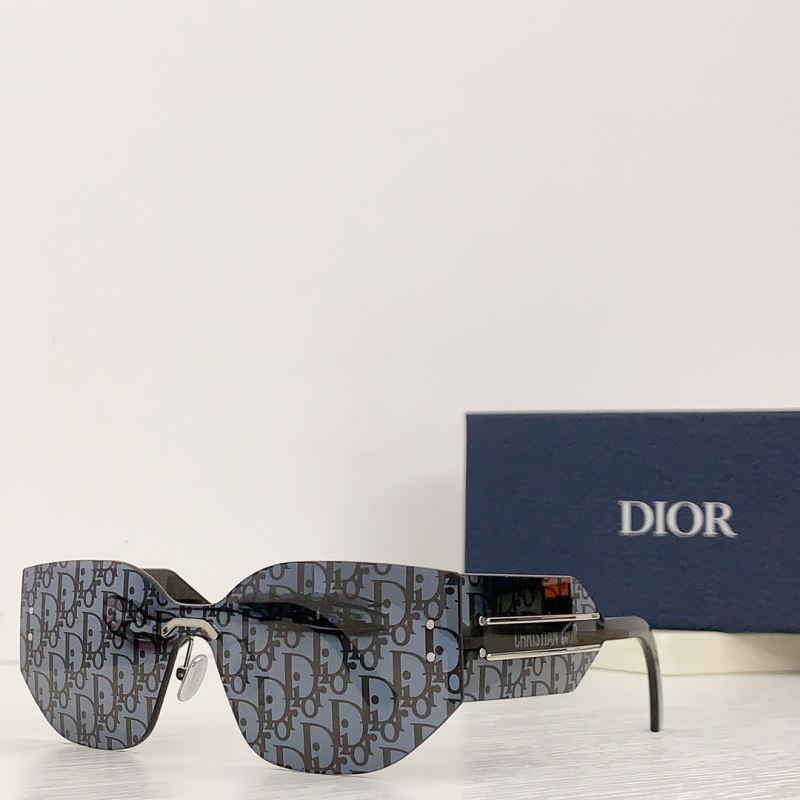 CHRISTIAN DIOR